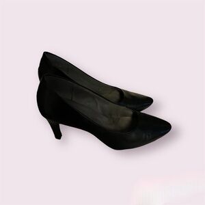 Black Leather Exquisite Pumps by Aerosole
